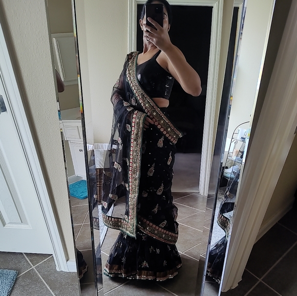 Divya Kanakia Pre-stitched Ruffled saree & sequin ready to wear blouse XS NWT - Picture 6 of 15